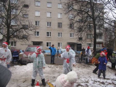 Дед Мороз во дворе